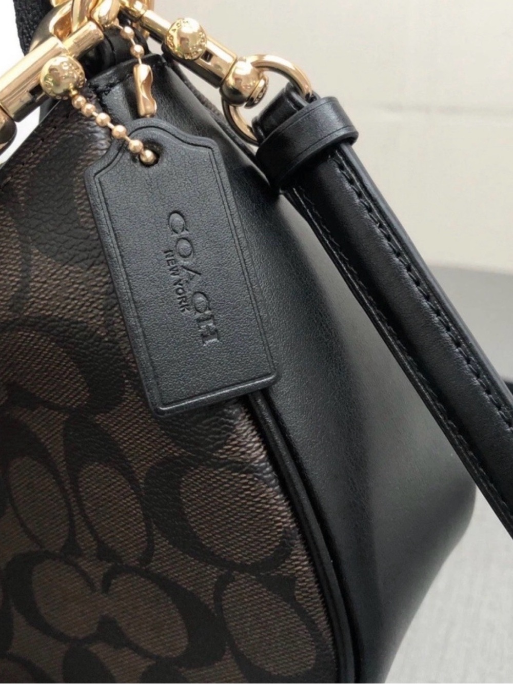 Coach Dark Brown Signature Canvas Shoulder Bag with Gold Hardware - Picture 3 of 8